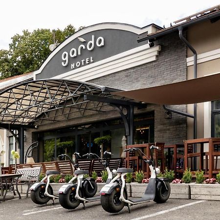 Garda Hotel Сомбатели Екстериор снимка
