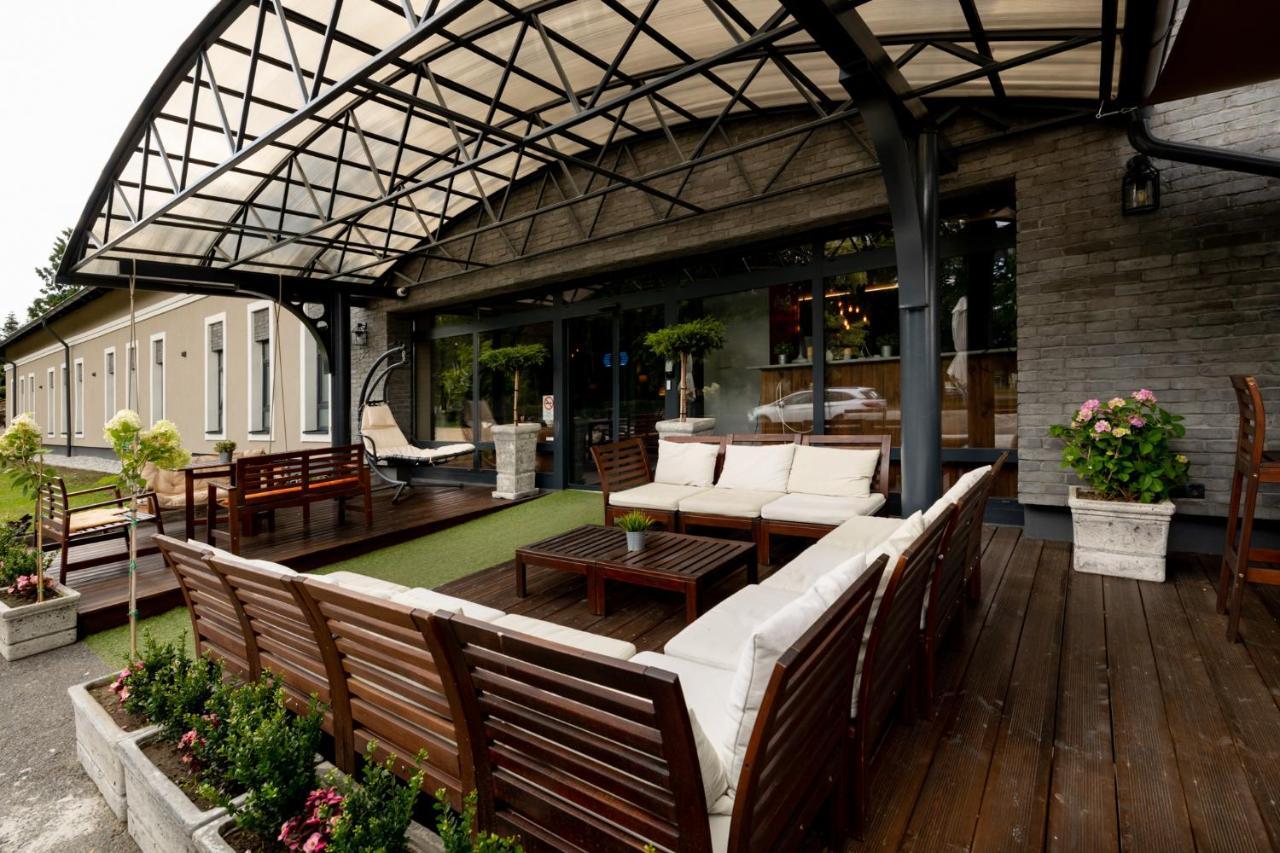 Garda Hotel Сомбатели Екстериор снимка