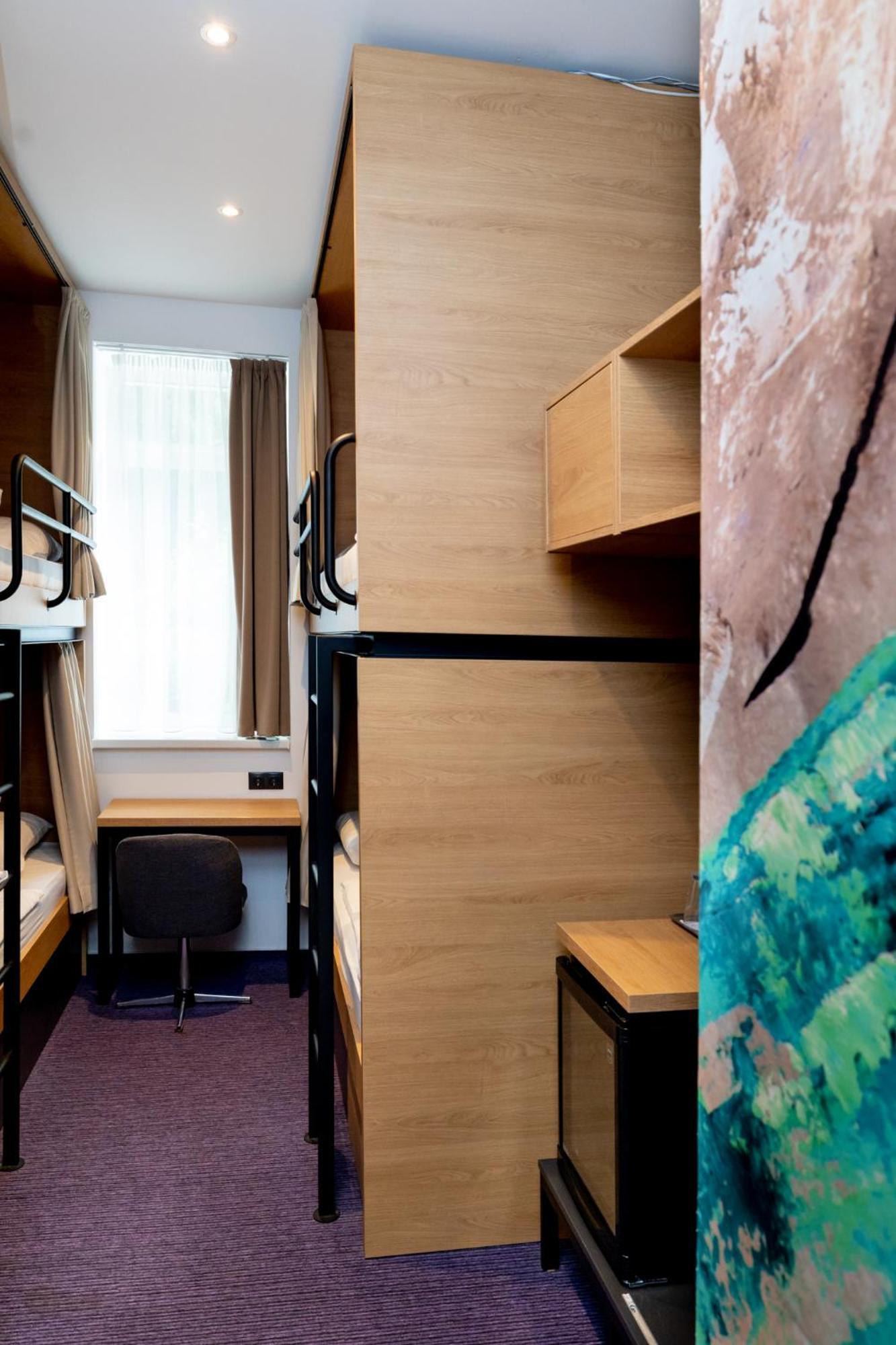 Garda Hotel Сомбатели Екстериор снимка