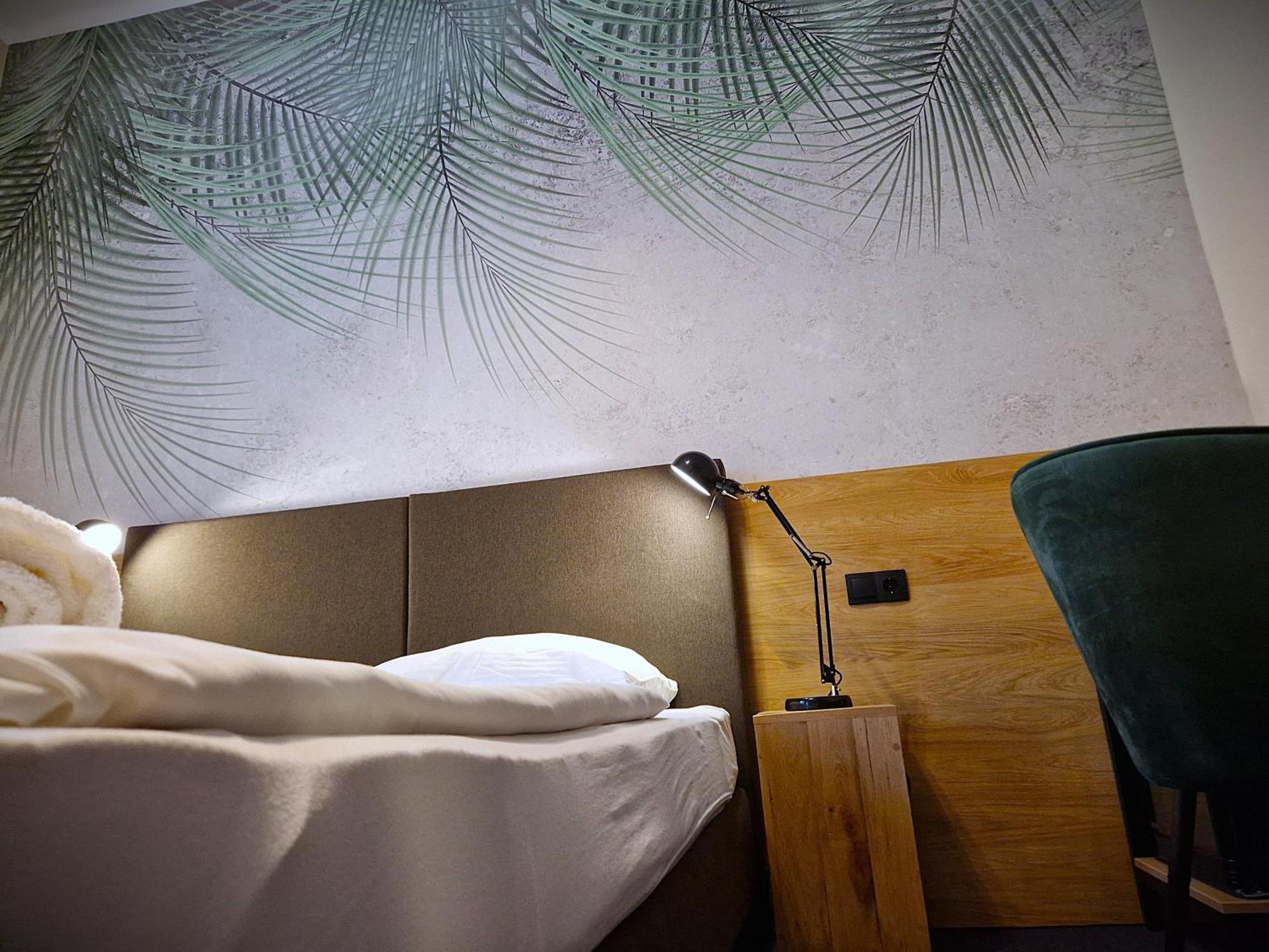 Garda Hotel Сомбатели Екстериор снимка